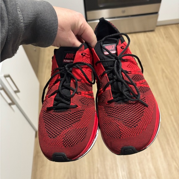🔥Nike Red and Black Flyknit trainers - Picture 4 of 9